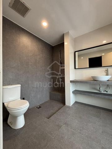 Tastefully Renovated 3-Storey Haven @ Meadow, Lake Fields, Sg Besi 1
