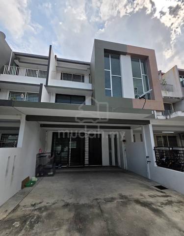 Freehold  & Spacious WTS: 3 Storey Armaya Precinct Bdr Botanic, Klang 1
