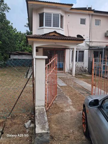 2 storey corner link house @ Taman Puchong Utama 1