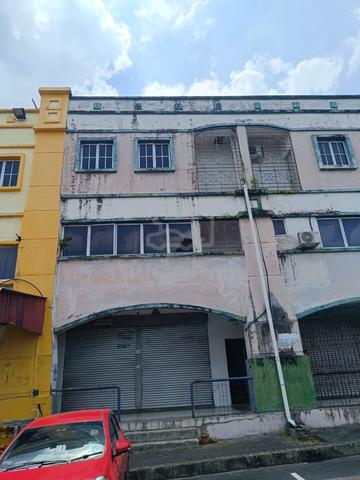 Bandar Seri Alam, 24x80 (ground flr) very near Hospital 1