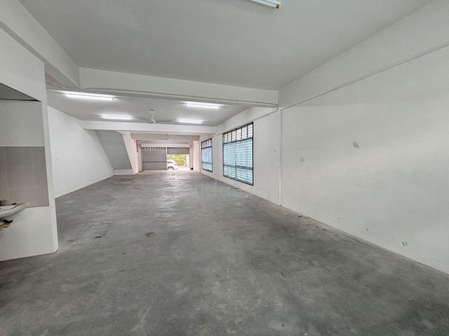 kempas Utama GF shop for rent 1