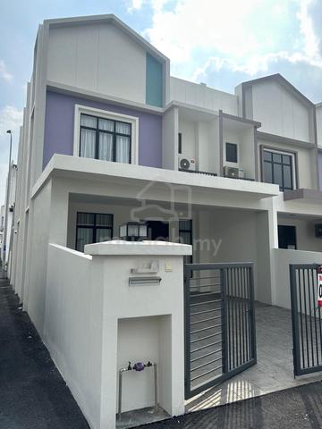 2 storey end lot with nice furnished for rent @ forest height seremban 1