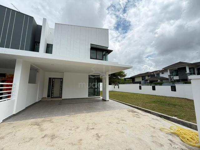 Maple red Cluster House. Double Storey 1