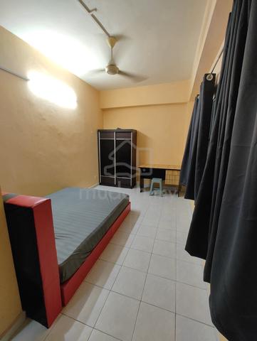 *** Queen Bed Room ** Bandar Sunway ** Pyramid ** Ridzuan Condo 1