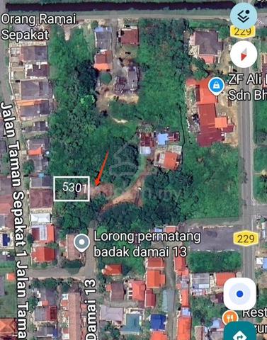 Terdapat taman perumahan bersebelahan tanah tersebut 1