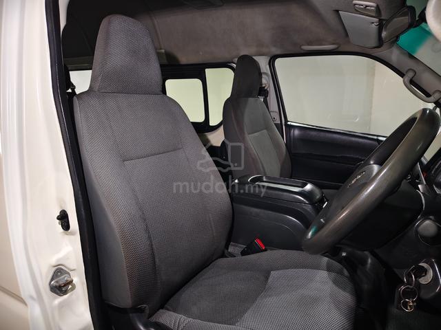 2016 Toyota Hiace 2.5 WINDOW VAN 5-Years Warranty - 5
