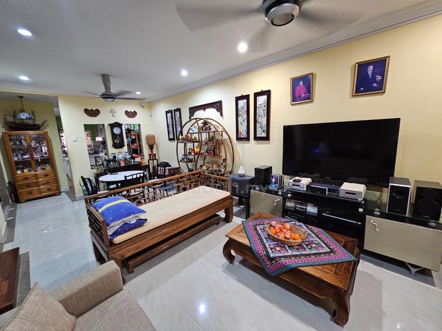 2.5 storey house @ Puteri 8 1