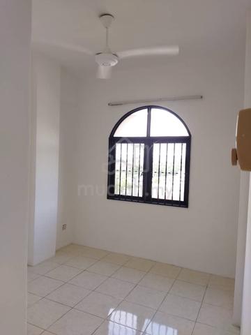 Ferringhi Mutiara Apartment 5