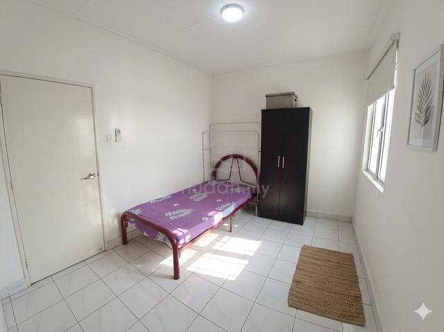 Master Bedroom Non-Sharing (Female Muslim) @ D'aman Crimson 1