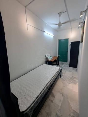 Male Single Room @ Menara Bakti Condo Sek14 next to Jaya Mall, Plaza33 1