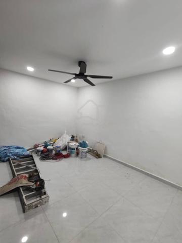 Taman Universiti _ Low Cost _ Renovated  _ Unblock View _ Low Downpay 4