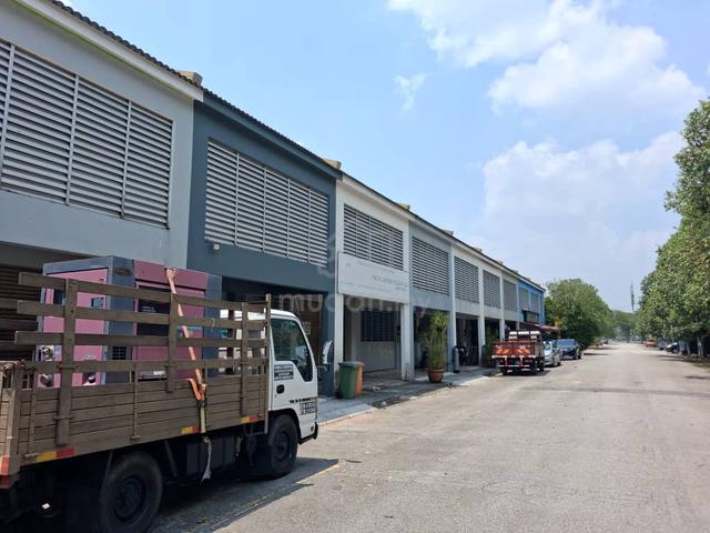 Bukit Raja 1.5 Storey Commercial Shoplot 1