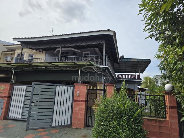 Taman Bukit Indah Double storey corner lot.Fully renovated.Prime area. 1
