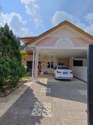 [BELOW MARKET 130K, RENOVATED] Semi-D 2storey Bukit Istana, Kuantan 1