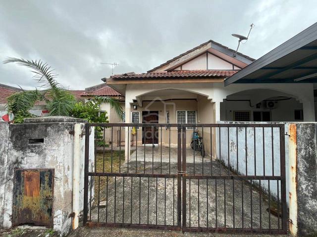 FACING OPEN Single Storey Terrace House Taman Muzaffar Syah Ayer Keroh 1