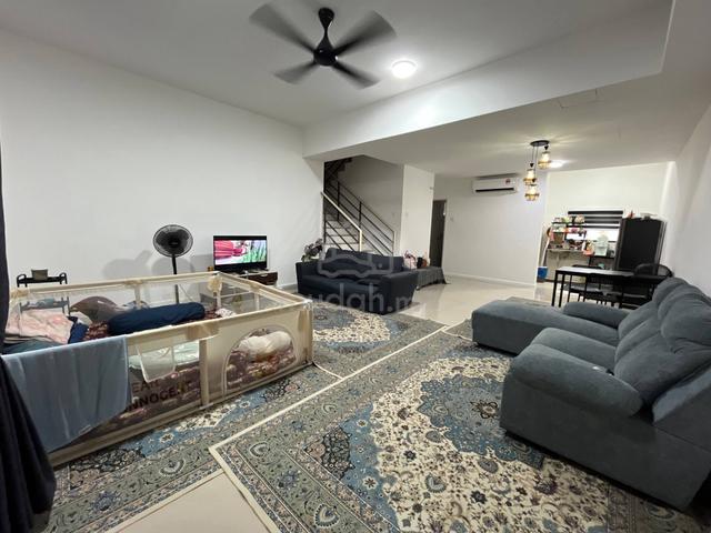 (Nice Unit) 1.5Sty Townhouse Taman Akasia Semenyih, Selangor 1