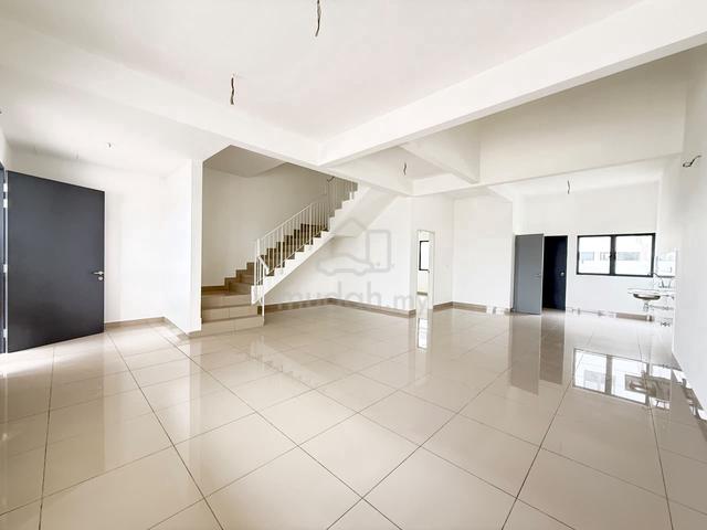 【 new house, facing empty, South East 】 2 Storey House, M Panora 1