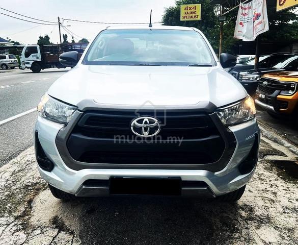 Toyota HILUX 2.4(A)REVO E D/C VNT 6PSD 4X4 Pickups - 2