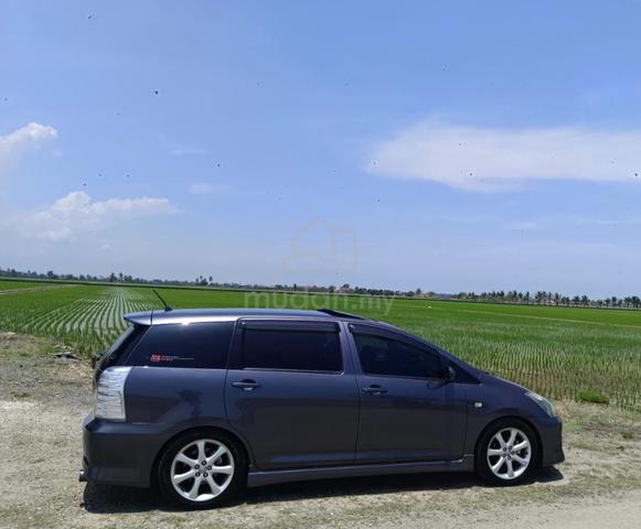 Toyota WISH 1.8 - 1