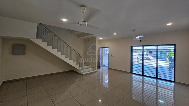 Laman Delfina 2 Storey Nilai Impian Cantik dah Cat dan Repair 1