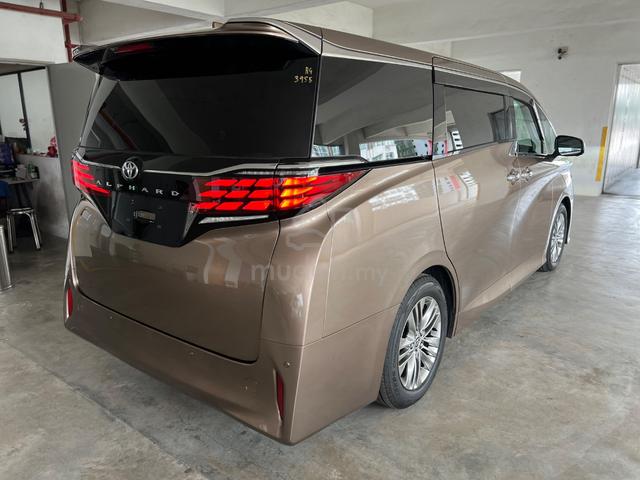 2024 Toyota Alphard 2.5 Z Precious Leo Blonde MPV - 4
