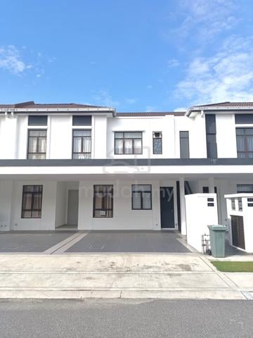 For Rent Upper Unit Regent Garden Home  Eco Granduer Puncak Alam 1