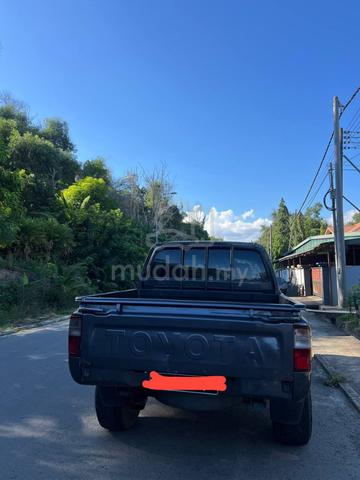 2002 Toyota HILUX 2.8 DUAL CAB (M) - 2