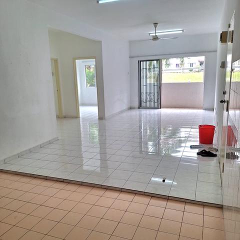 Sri Mekar Apartment 1