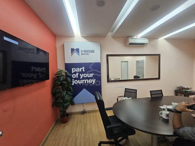 Nice Office with fully furnished and reno in Laman Seri Business Park 1