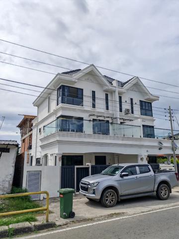 3 Storeys Semi Detached House in Kg Likas 1