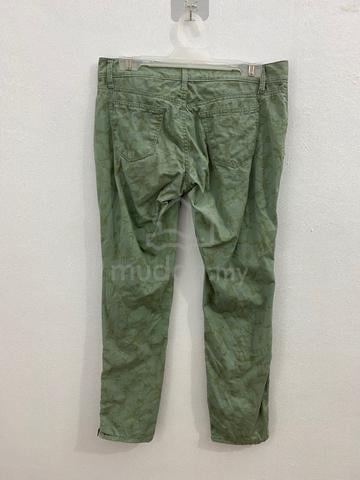 Gap 1969 Sage Green Camo Ultra Skinny Zip Pants - photo 2 of 6