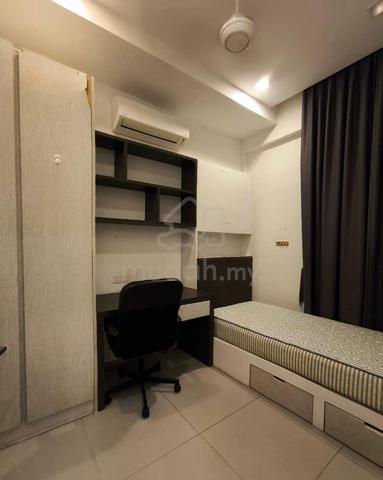 Room for rent Garden Plaza 1