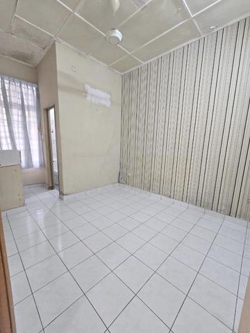 1.5-storey Terraced House @ Taman Molek