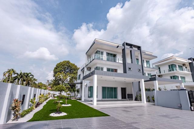 Ipoh Turf Club Jalan Woodward Premium Freehold 2.5 Storey Semi-D 1