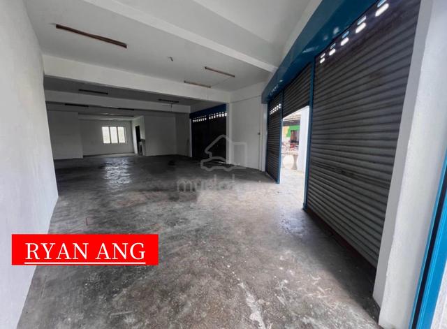 Facing Mainroad Corner Shoplot For Rent At Valdor Industrial Area 1