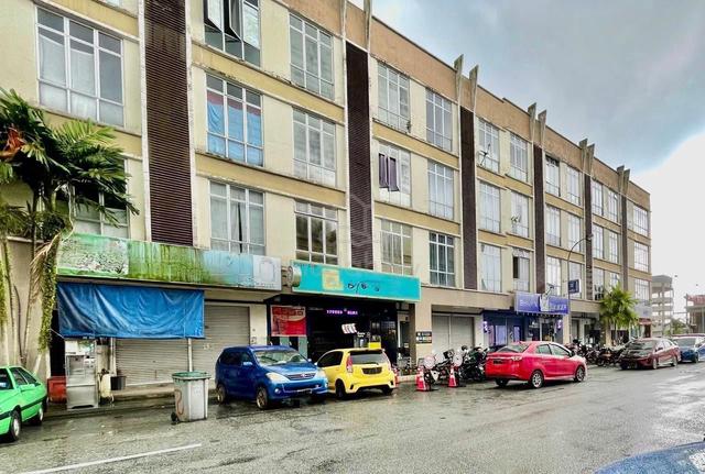 Gelang Patah 4 Storey Shop For Sale 1