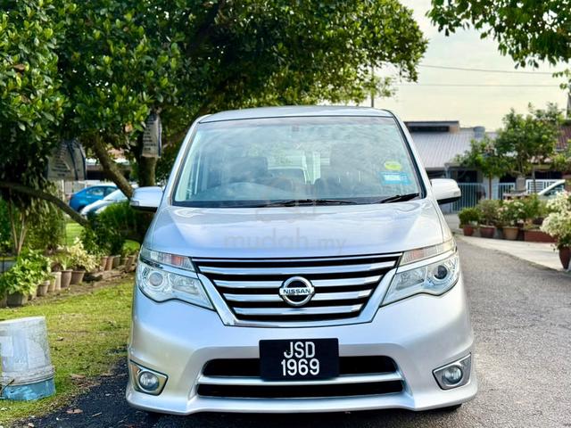 ON THE ROAD 2017 Nissan SERENA 2.0 - 4
