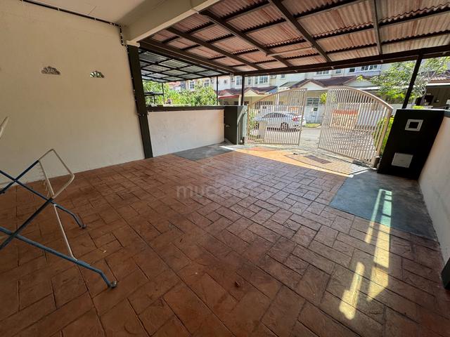 seremban bukit galena Double sty with furniture near s2 highway 1