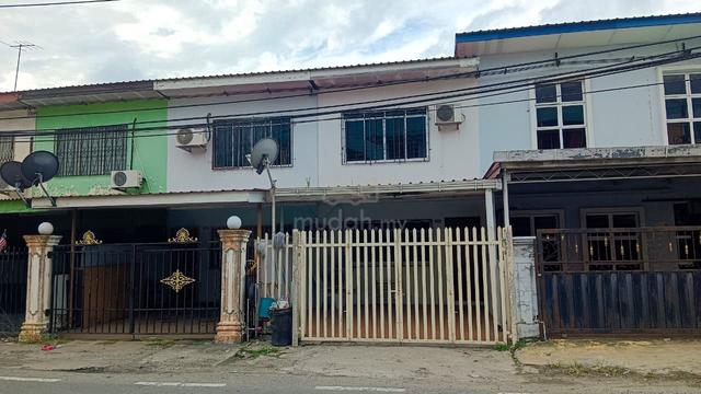 Petagas terrace house • taman jumbo • well unit 1