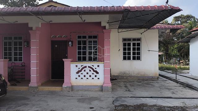 Rumah untuk disewa area Simpang Empat 1