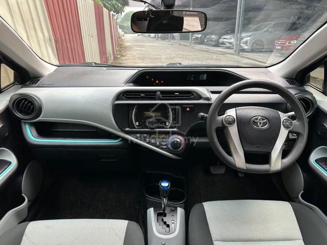 2013 Toyota PRIUS C 1.5 (HYBRID) NHP10R (A) - 4