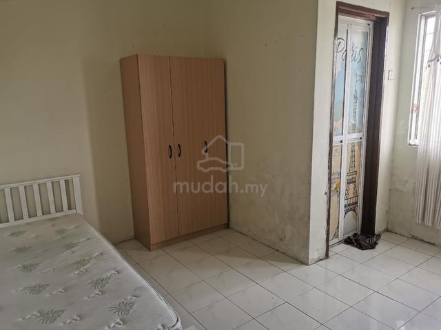 Putra Ria Apartment (Seri Kembangan) 1