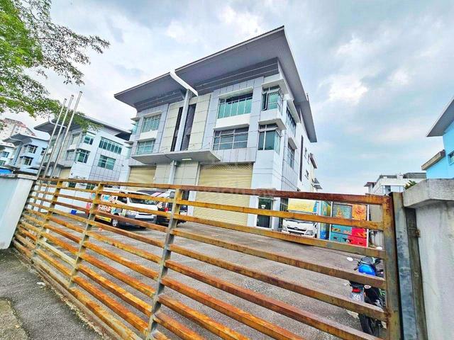 3 Storey Semi D Warehouse/factory Section u8 Bukit Jelutong 1