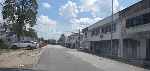 Bkt beruntung 1 and 11/2sty for sale at jln jenjarum and seroja 1