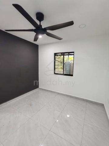Taman Universiti _ Low Cost _ Renovated  _ Unblock View _ Low Downpay 3