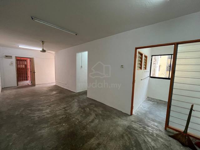 Flat Taman Plentong Utama 1