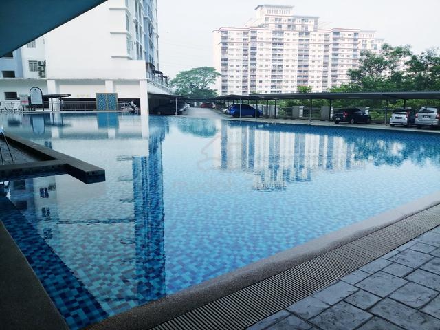 Comfortable Male Master Room at Suasana Lumayan Condominium 3