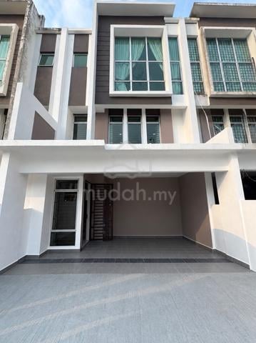 Imperial Jade Seri Alam 2.5 storey good condition 1