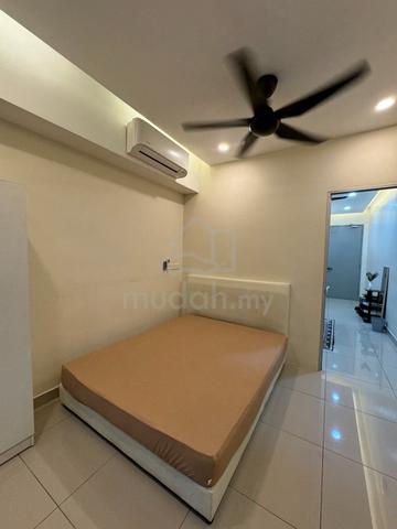 Fully Furnished Queen Bedroom for Rent at M Centura 1