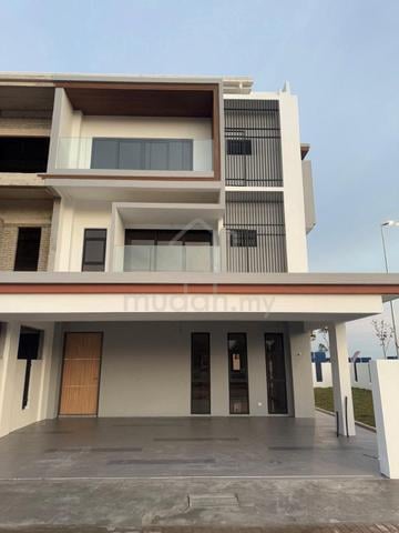 Exclusive 2.5 Storey Luxury BeachFront Homes Repulse Bay Residences 1